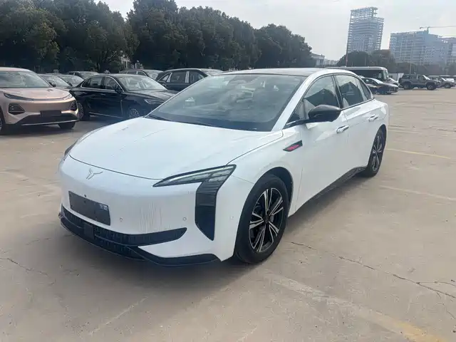 2024 Hongqi EH7