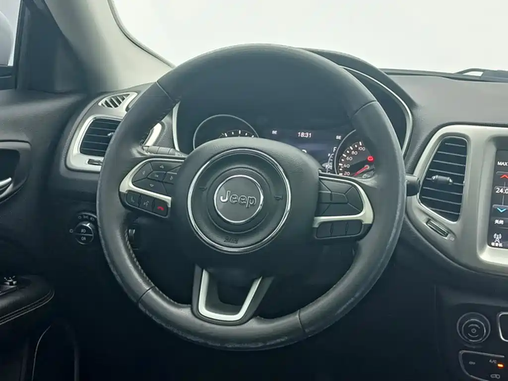 Jeep Compass — миниатюра 9