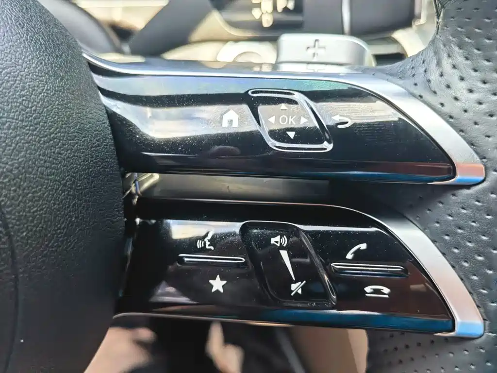 Mercedes-Benz E-Class — миниатюра 32