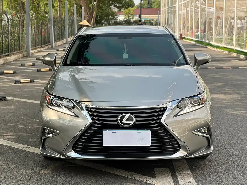 Lexus ES — миниатюра 2