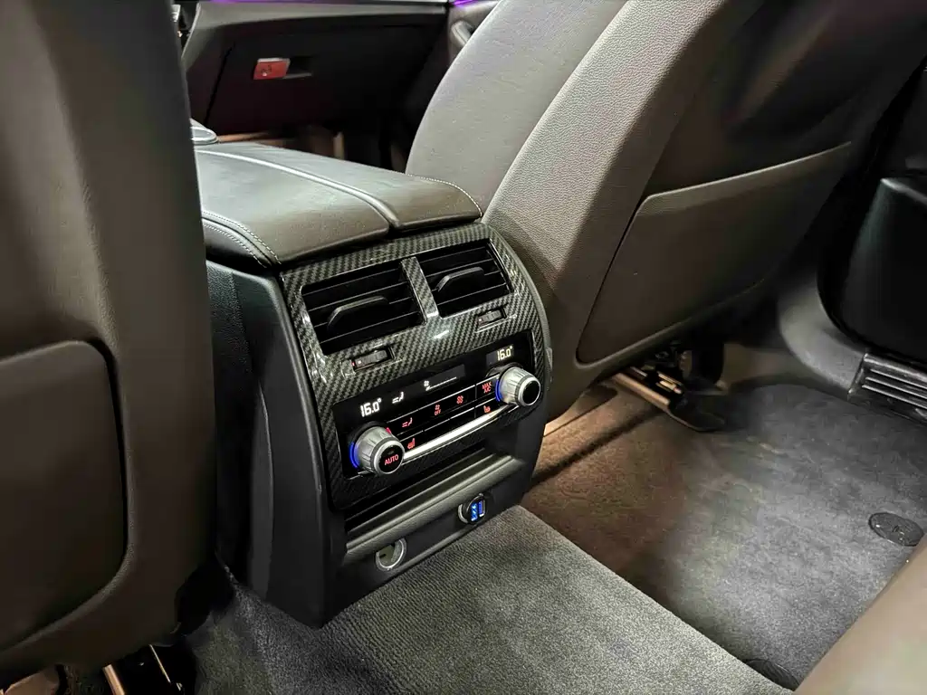 BMW 5 Series — миниатюра 14