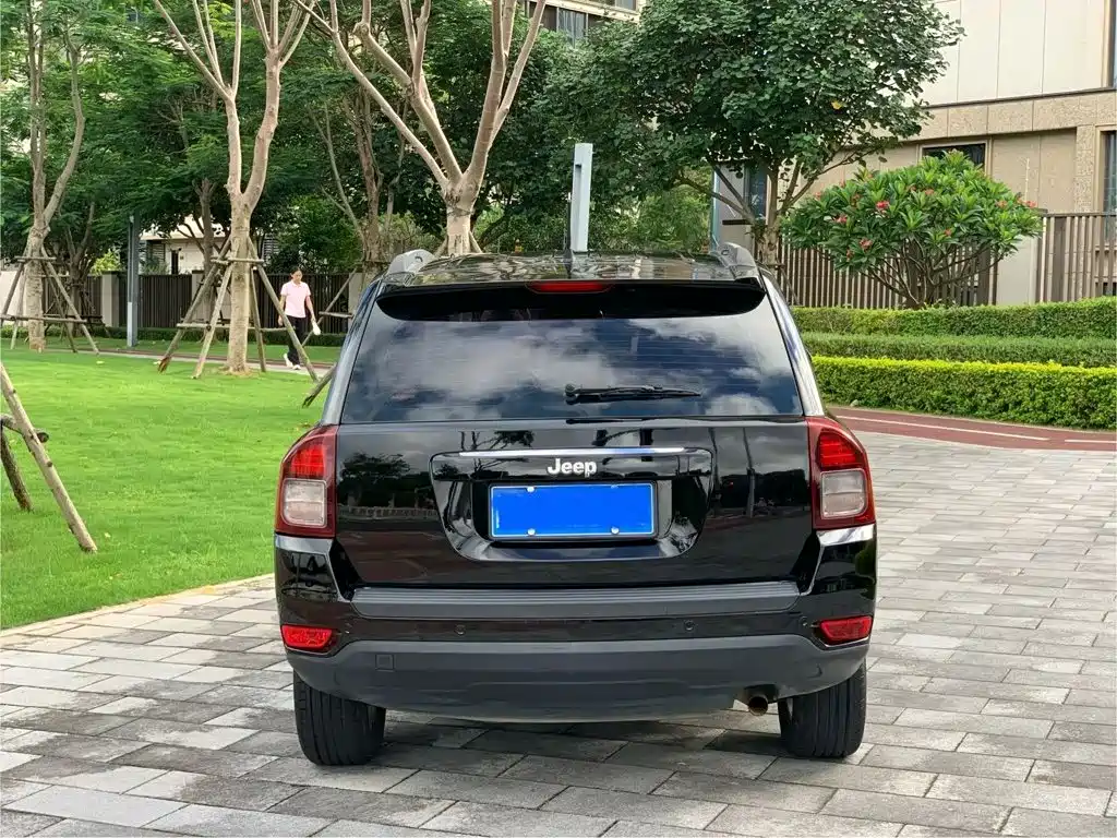 Jeep Compass (Import) — миниатюра 7