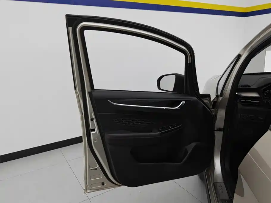 Geely Vision X3 — миниатюра 7
