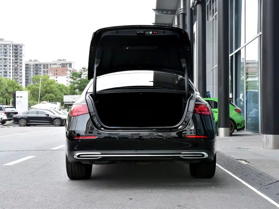 Mercedes-Benz E-Class — миниатюра 9