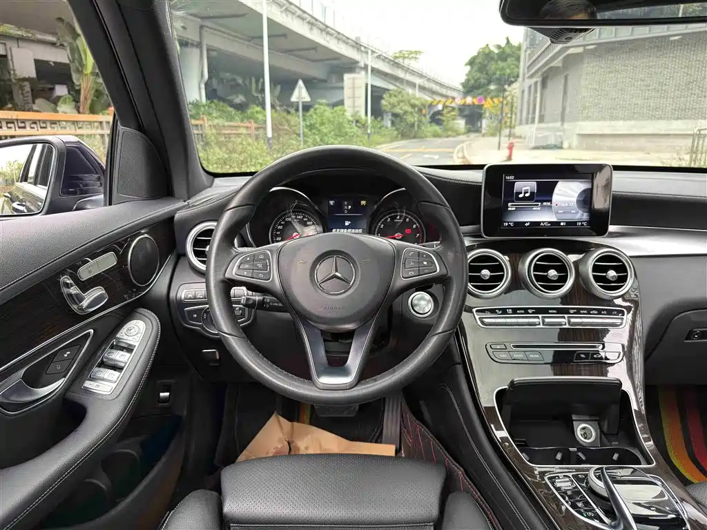 Mercedes-Benz GLC 2017 GLC 260 4MATIC Luxury