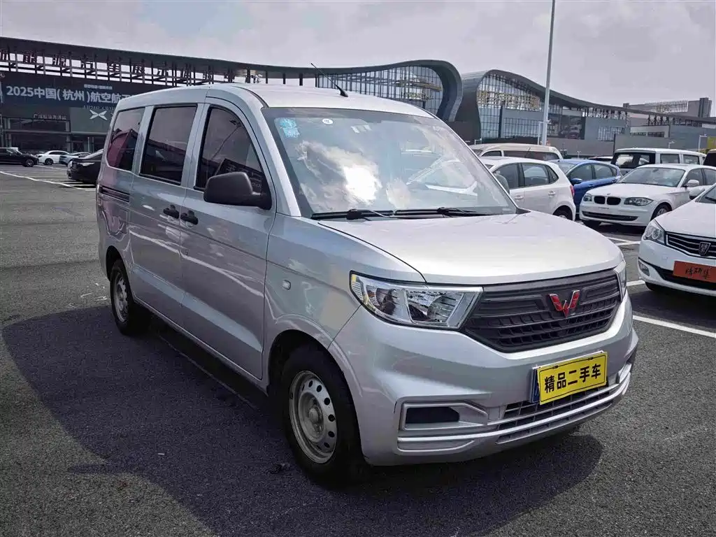 Wuling Hongguang V — миниатюра 3