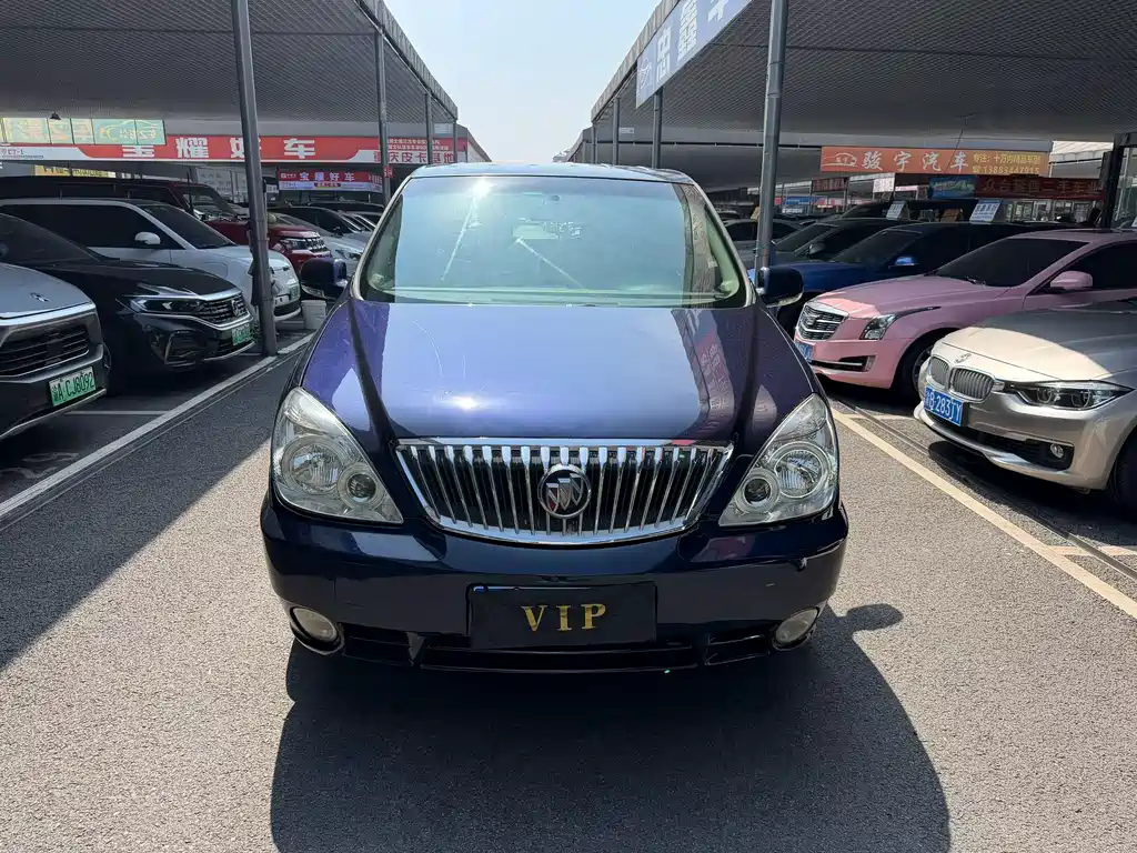 Buick GL8 — миниатюра 2