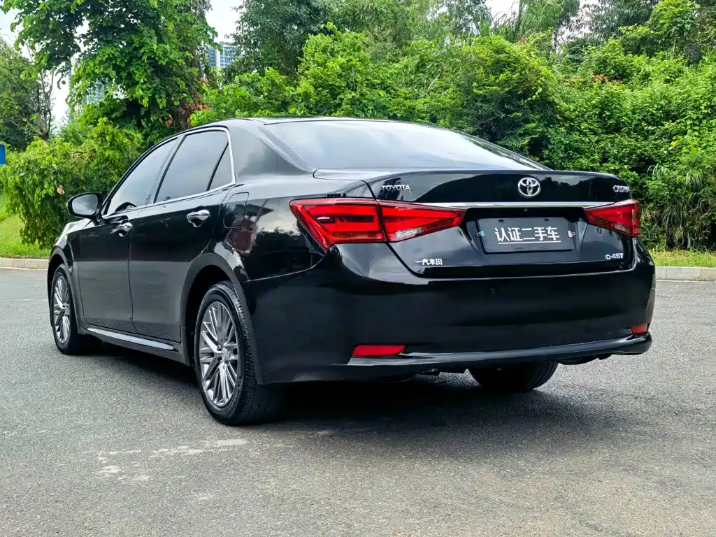 Toyota Crown — миниатюра 5