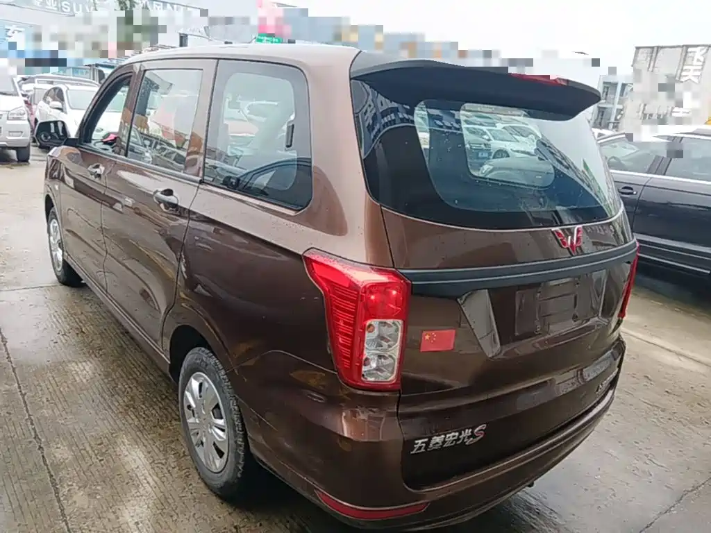 Wuling Hongguang — миниатюра 5