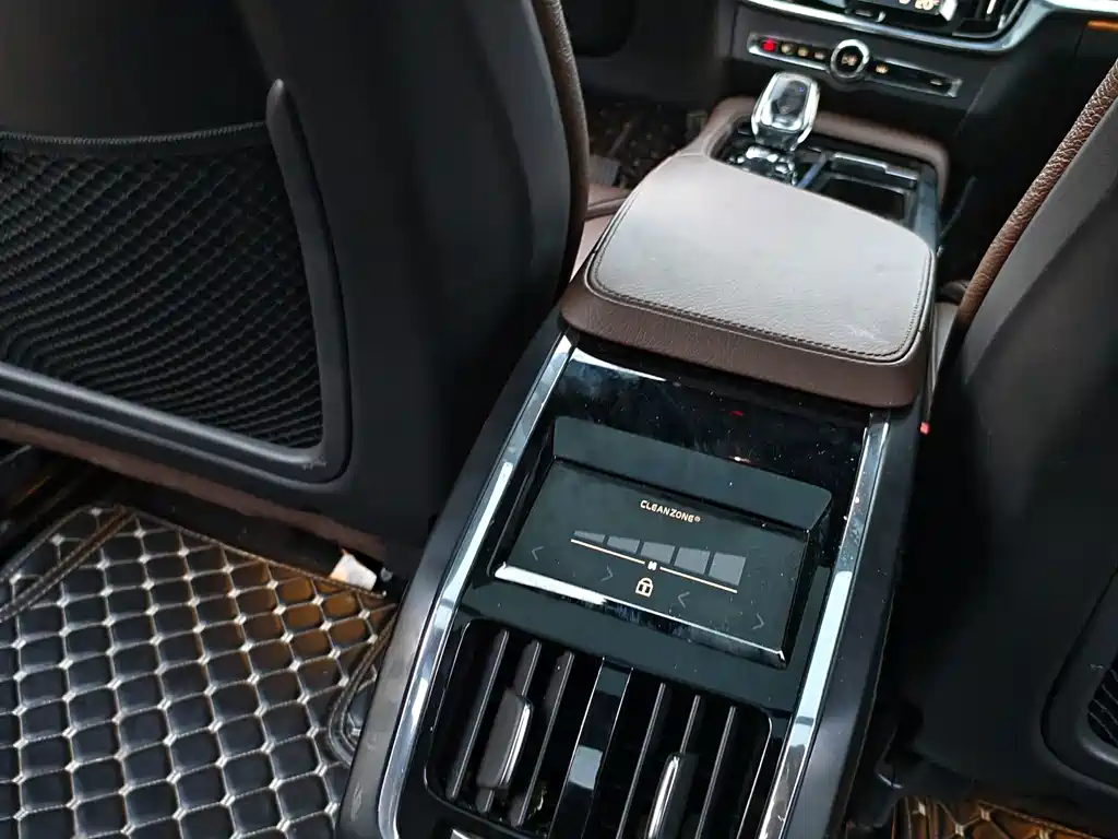 Volvo S90 — миниатюра 12