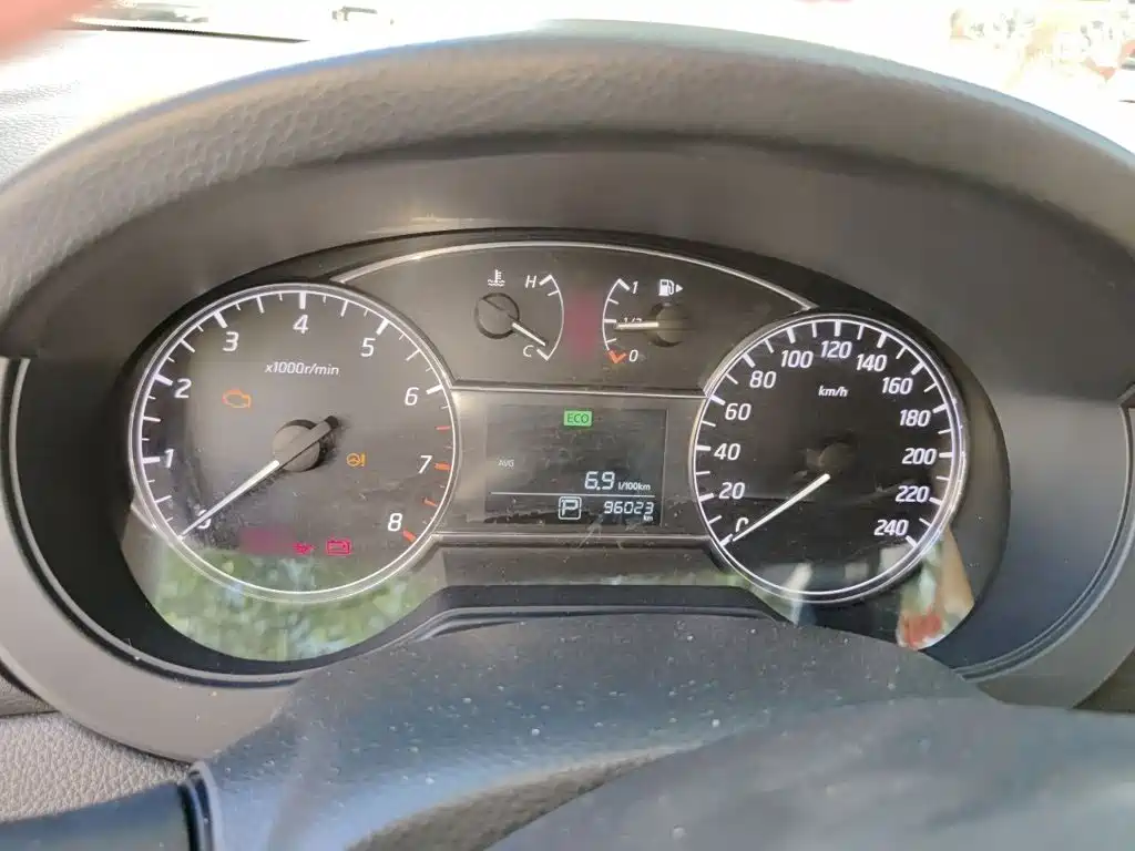 Nissan Tiida — миниатюра 4