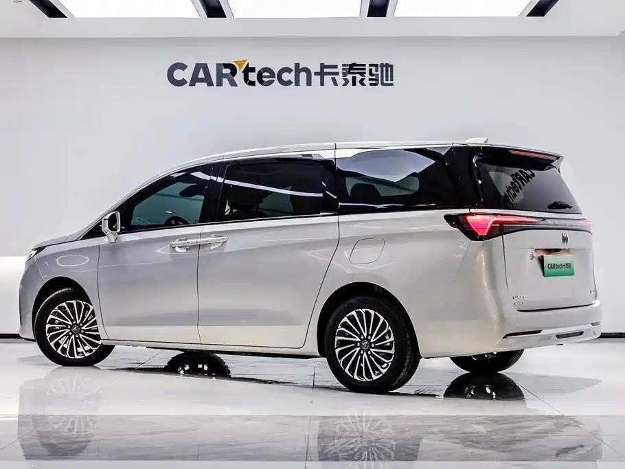 Buick GL8 Hybrid — миниатюра 4