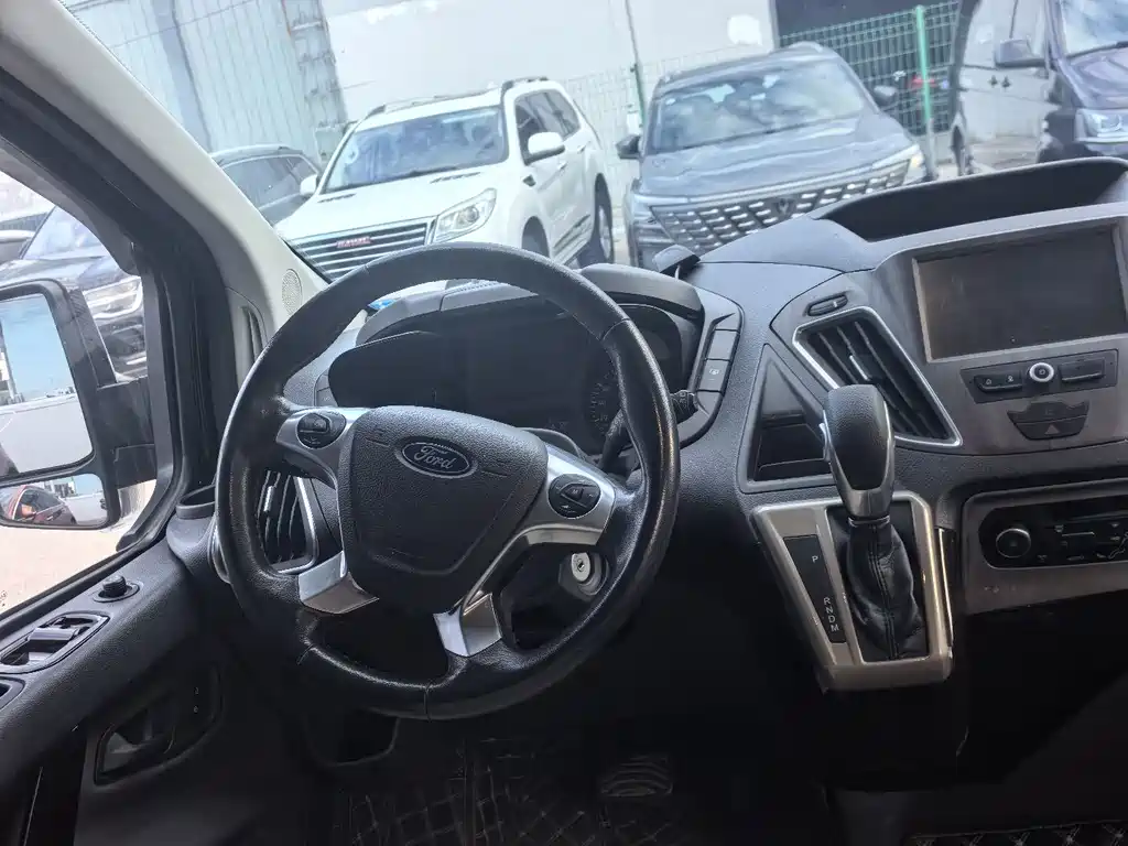 Ford Tourneo — миниатюра 7