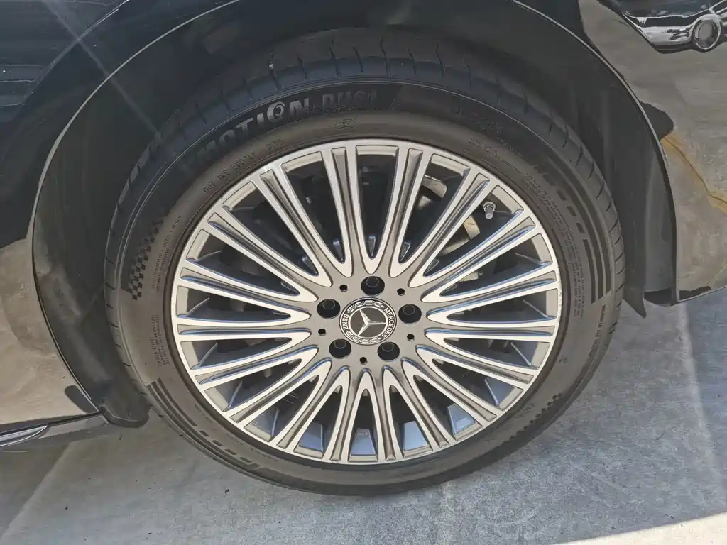 Mercedes-Benz E-Class — миниатюра 16