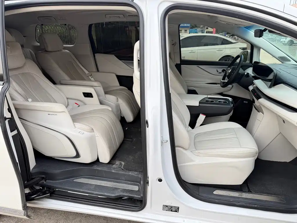 Buick GL8 Hybrid — миниатюра 3