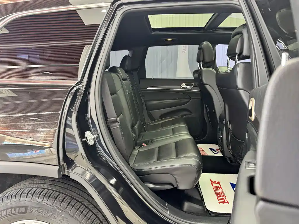 Jeep Grand Cherokee (Import) — миниатюра 17