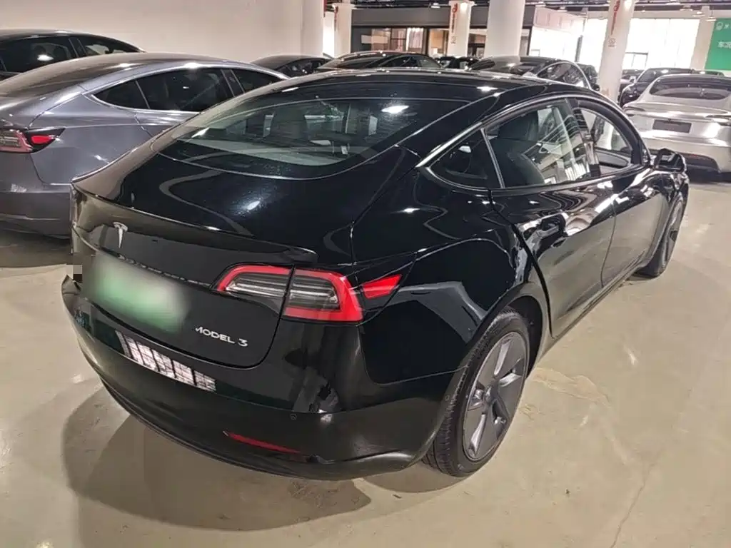 Tesla Model 3 — миниатюра 7