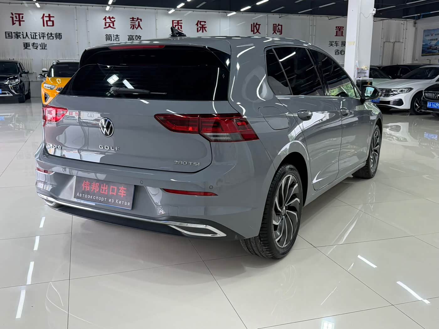 Volkswagen Golf 1.4 л 2023 г. Серебристо-серый, пробег 22000 км