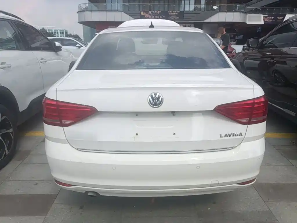 Volkswagen Lavida — миниатюра 6