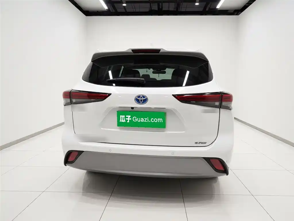 Toyota Highlander 2023 2.5L Luxury 7 мест