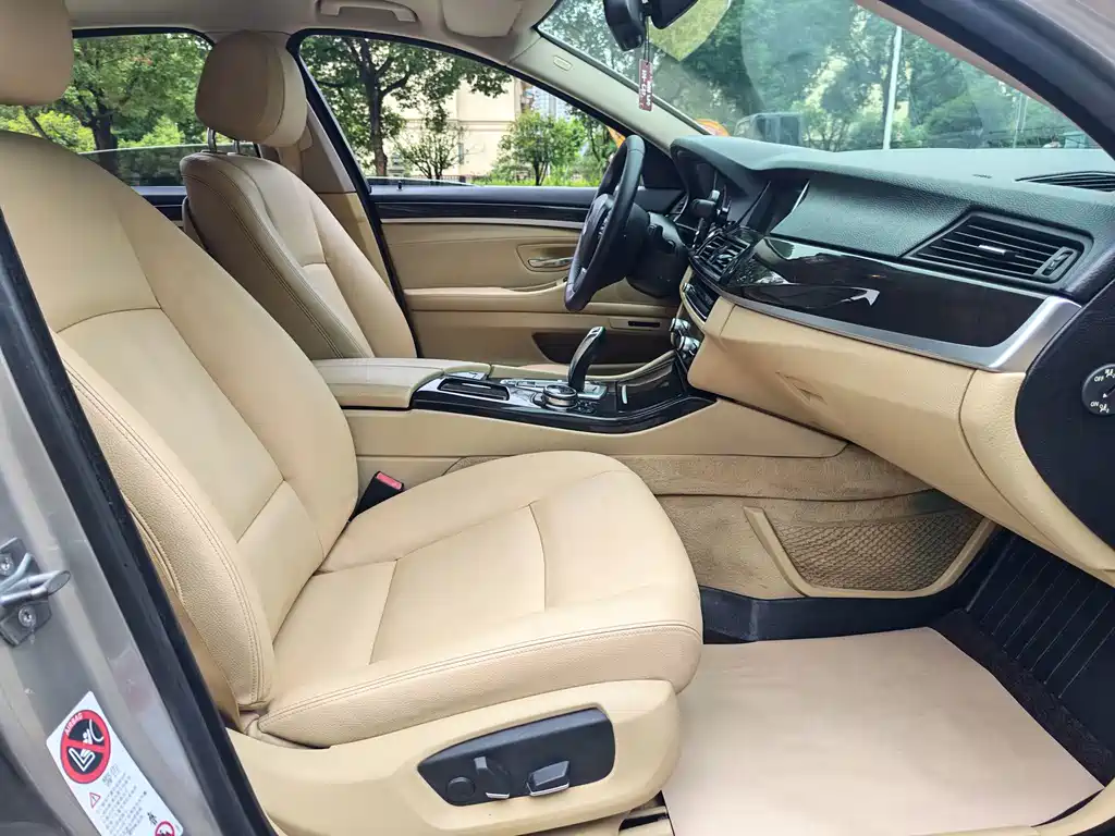 BMW 5 Series — миниатюра 11
