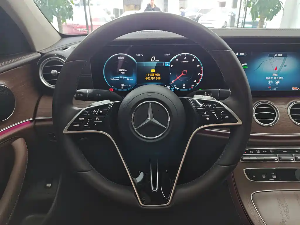 MERCEDES-BENZ E CLASS