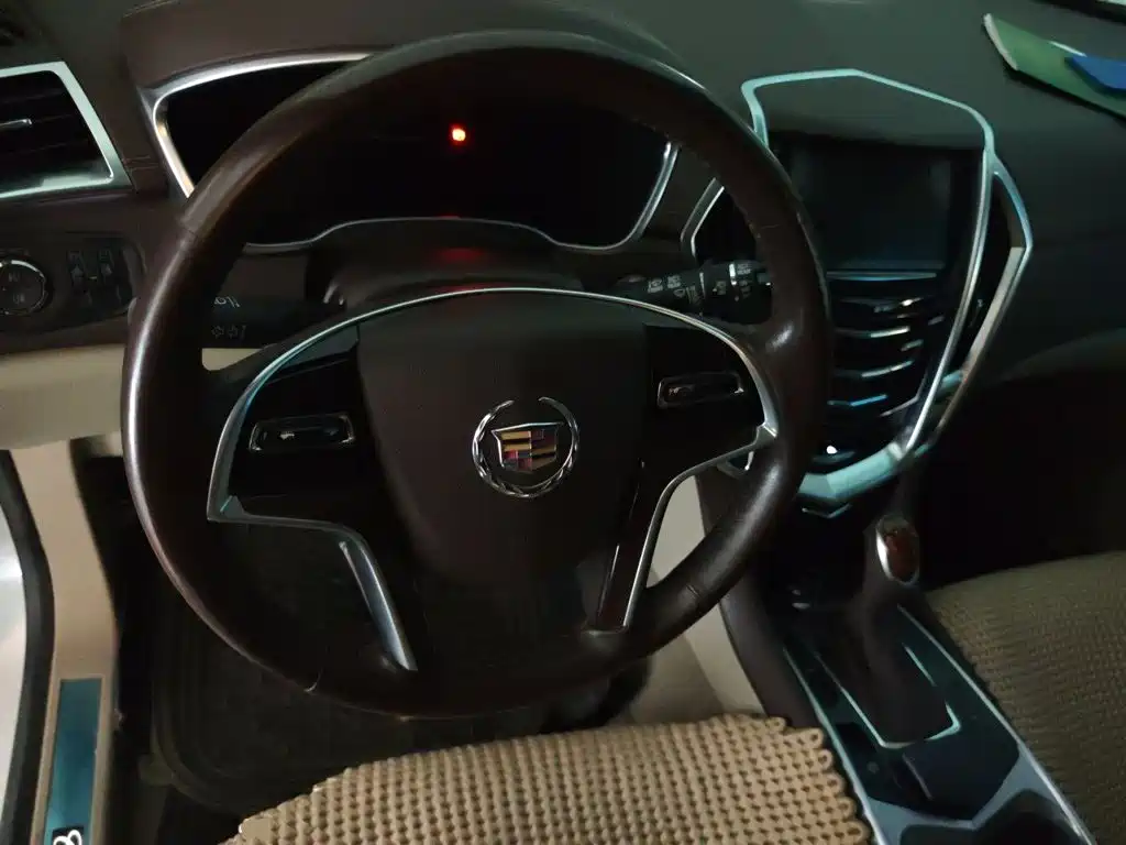 Cadillac SRX — миниатюра 11