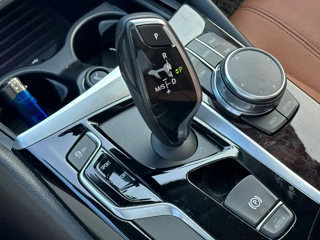 BMW 5 Series — миниатюра 14
