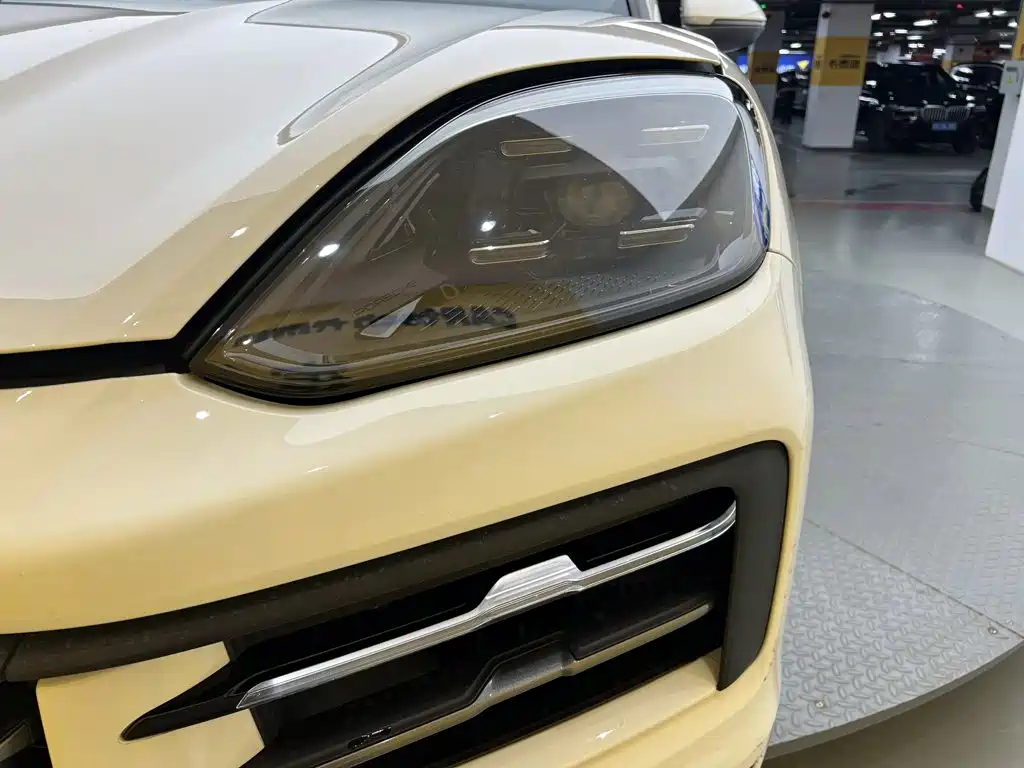 Porsche Cayenne — миниатюра 8