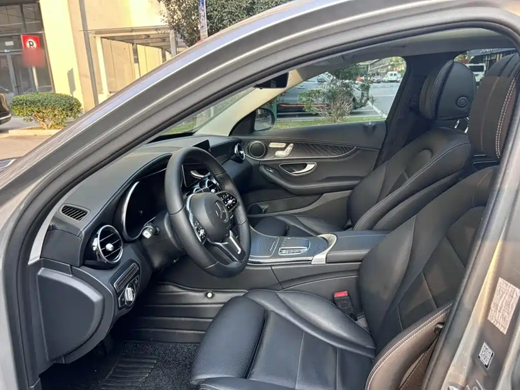 Mercedes-Benz C-Class — миниатюра 12