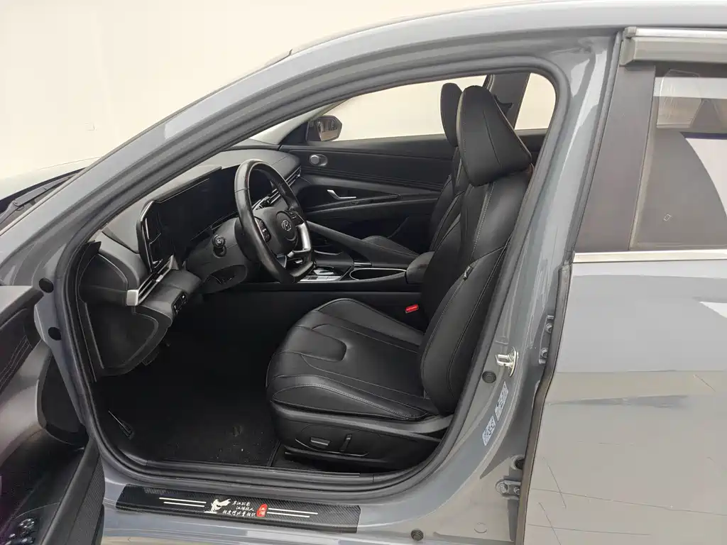Hyundai Elantra — миниатюра 11