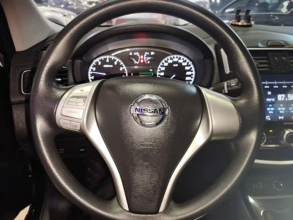 Nissan Tiida — миниатюра 11