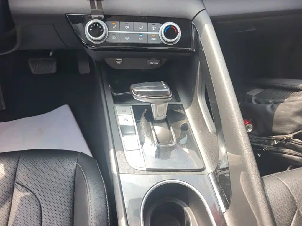 Hyundai Elantra — миниатюра 14