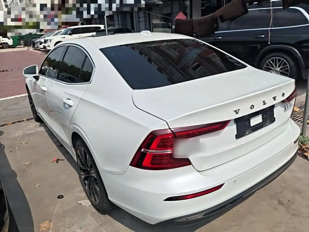 Volvo S60 PHEV — миниатюра 5