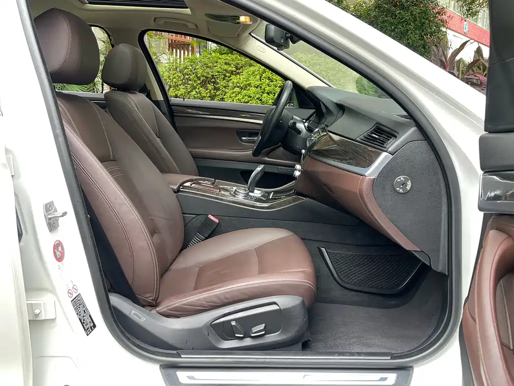 BMW 5 Series — миниатюра 9
