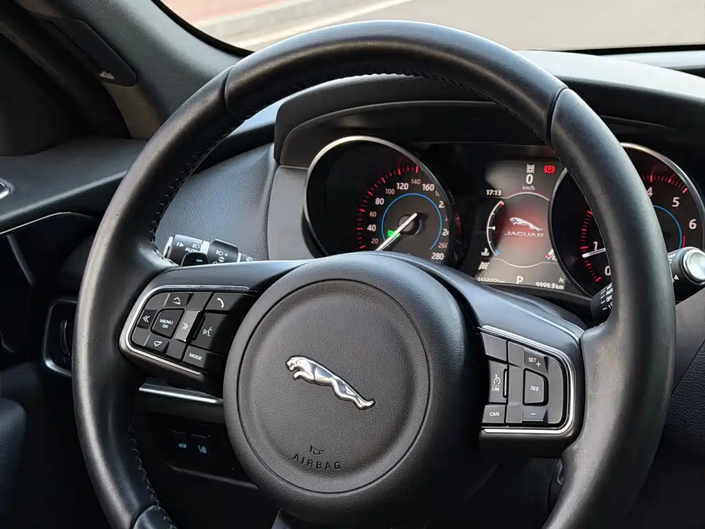 Jaguar F-PACE — миниатюра 9