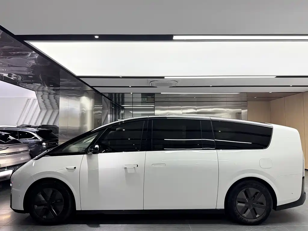 Li Auto Li MEGA — миниатюра 12