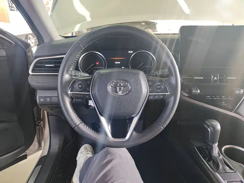 Toyota Camry — миниатюра 11