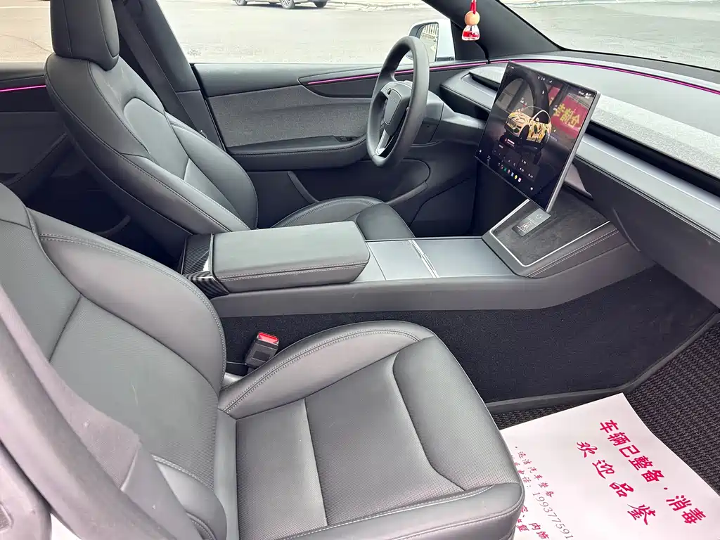 Tesla Model Y — миниатюра 8