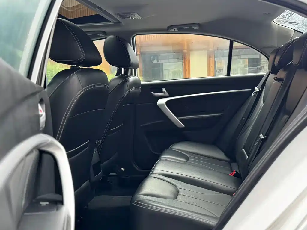 Geely Emgrand — миниатюра 12