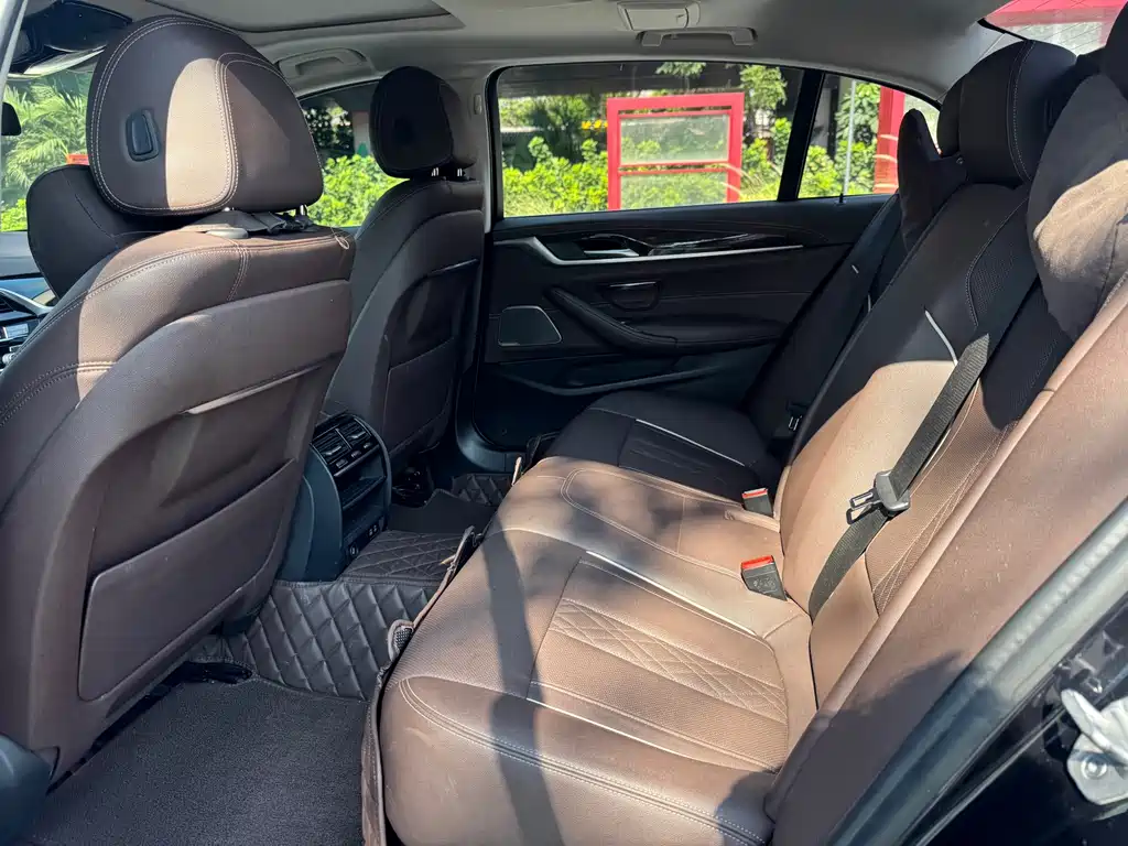 BMW 5 Series — миниатюра 15