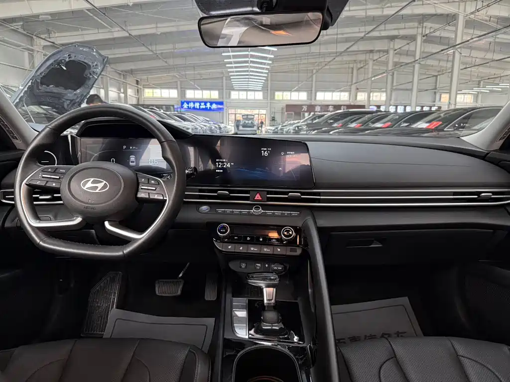 Hyundai Elantra — миниатюра 5