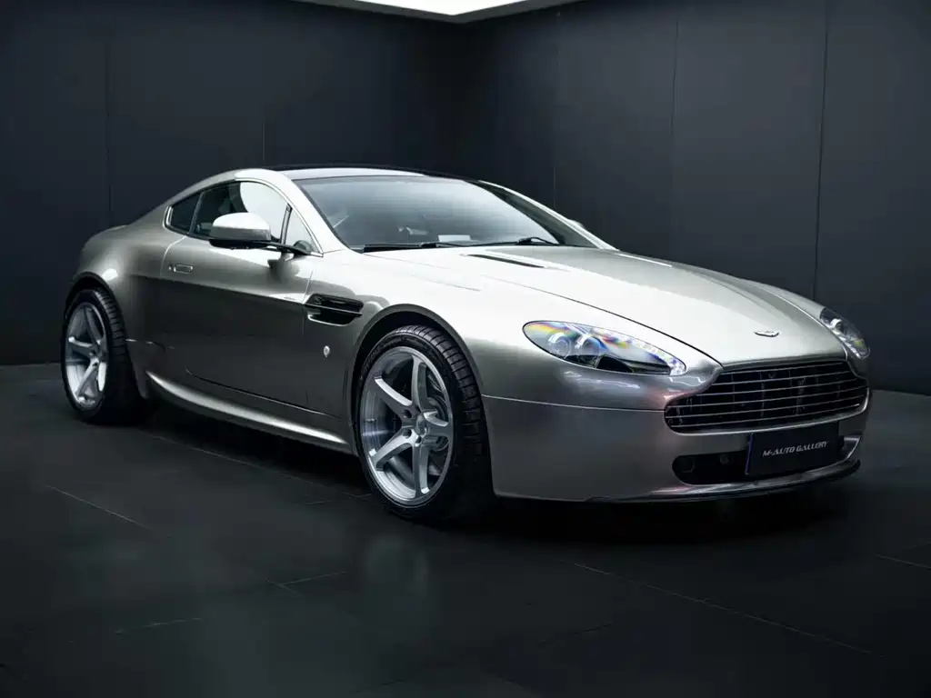 Aston Martin V8 Vantage — миниатюра 6