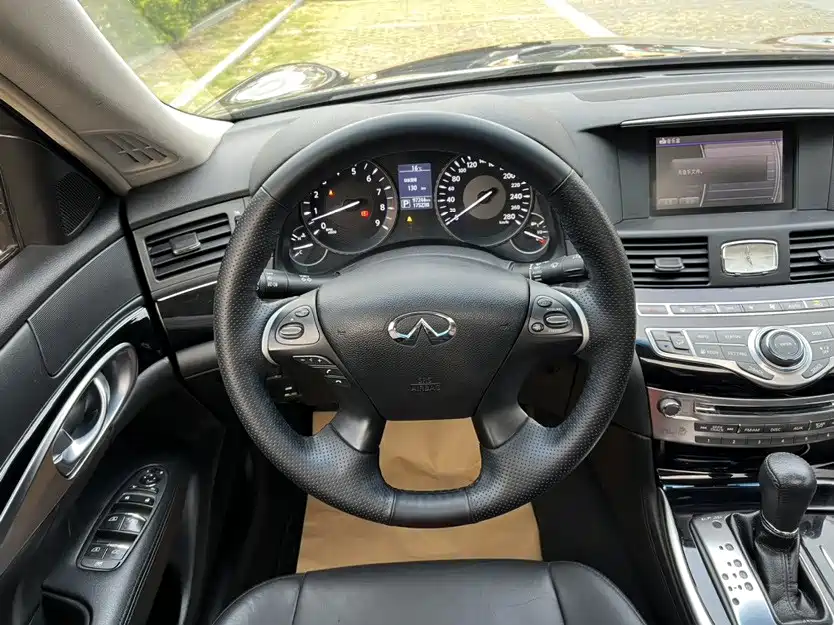 Infiniti Q70 — миниатюра 14