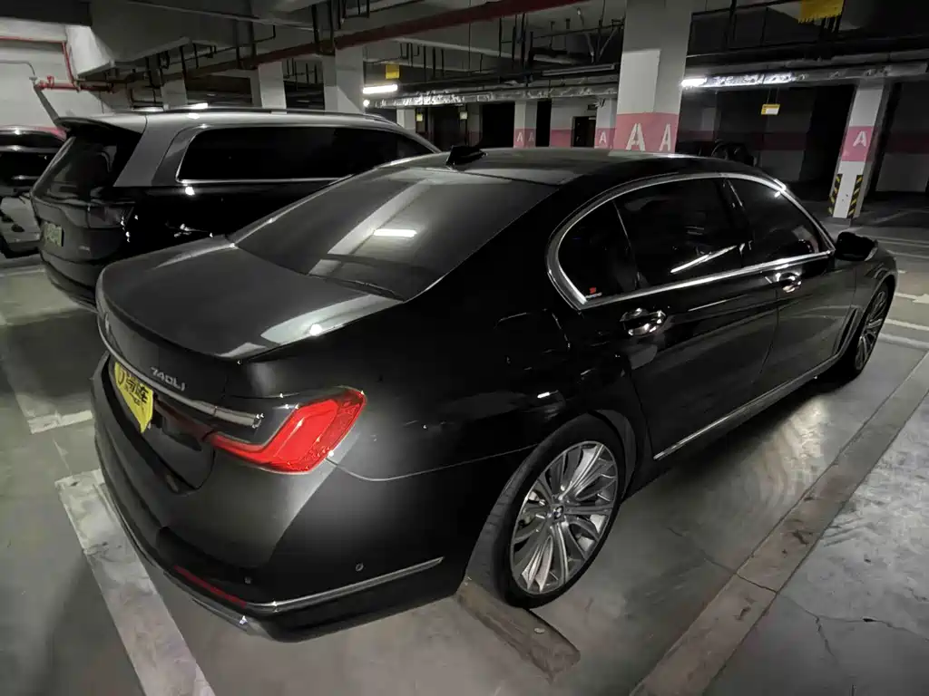 BMW 7 Series — миниатюра 6