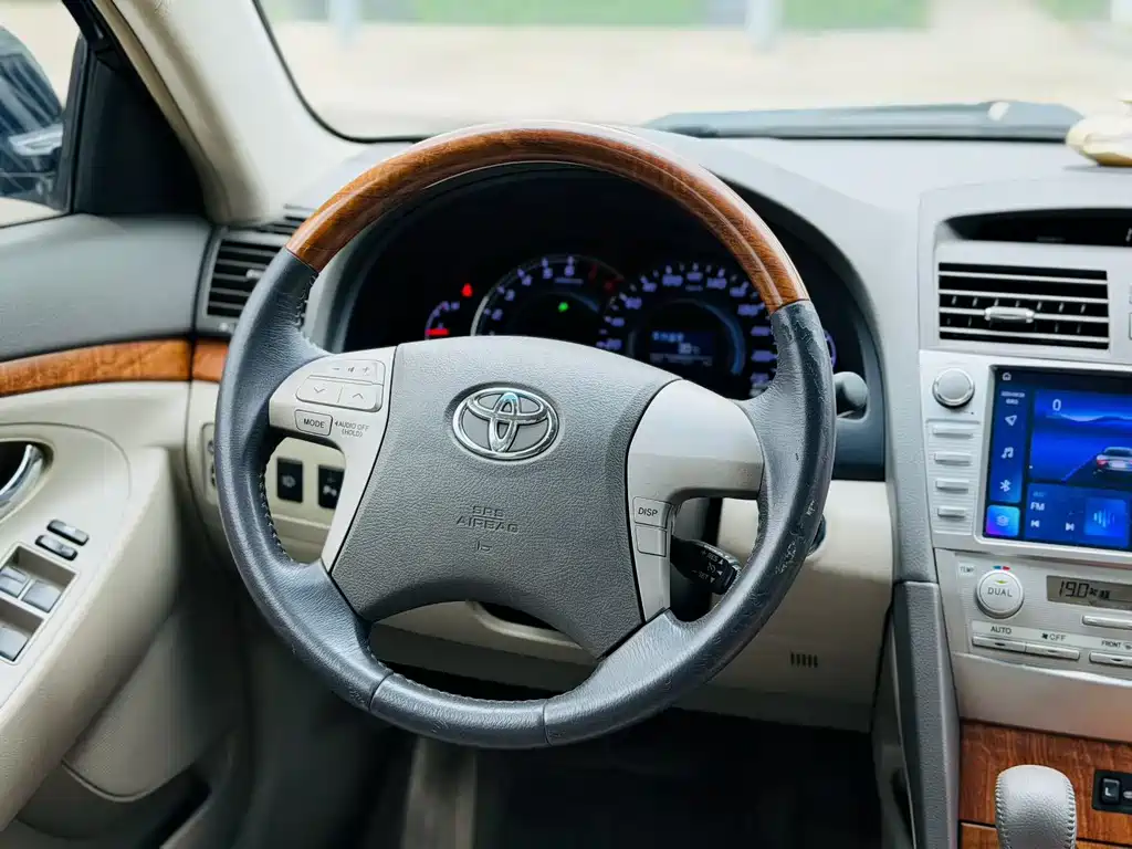 Toyota Camry — миниатюра 4