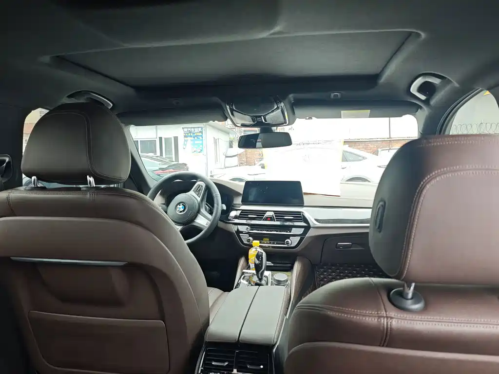 BMW 5 Series — миниатюра 7