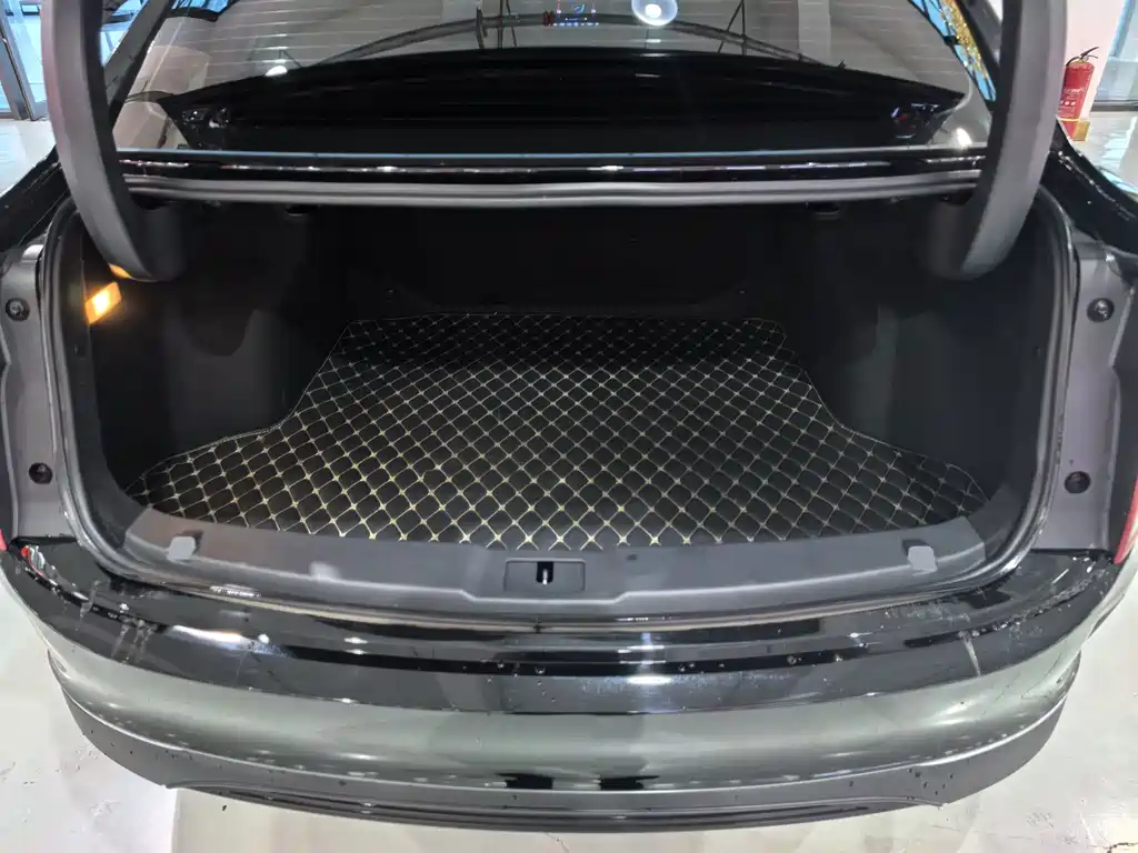 Hongqi Hongqi E-QM5 — миниатюра 25