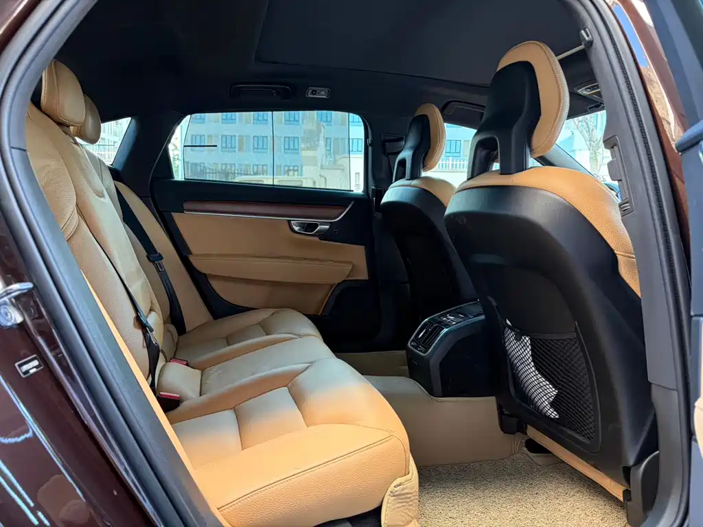 Volvo S90 — миниатюра 10