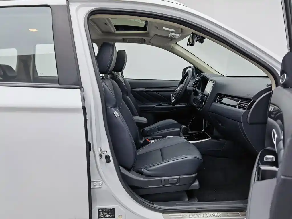 Mitsubishi Outlander — миниатюра 23